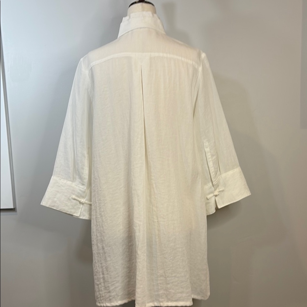 White Relaxed Fit Tunic with Three-Quarter Sleeves - Picture 8 of 8